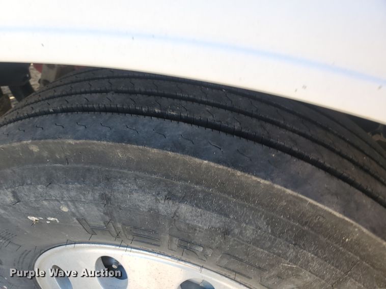 image for item GK9975 2002 Peterbilt 379  semi truck