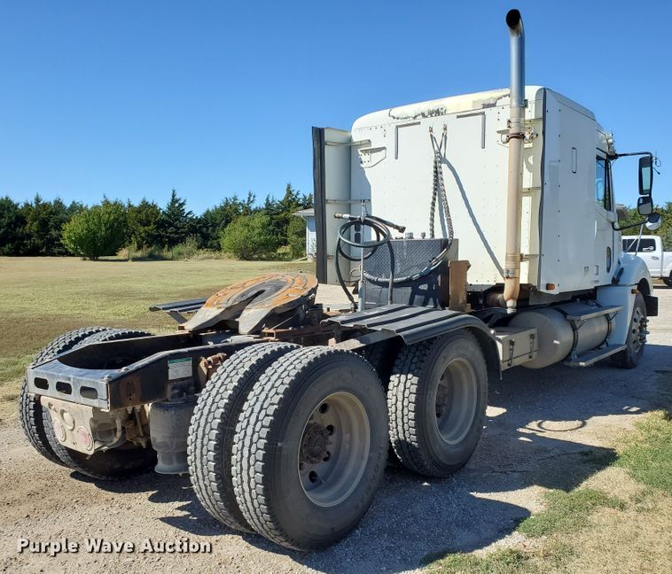 image for item GK9990 2005 Freightliner Columbia 120  semi truck