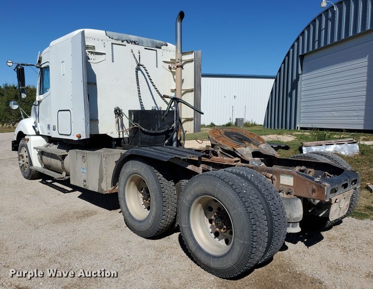 image for item GK9990 2005 Freightliner Columbia 120  semi truck