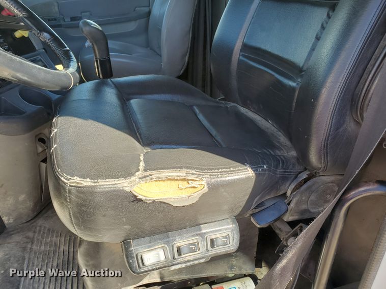 image for item GK9990 2005 Freightliner Columbia 120  semi truck