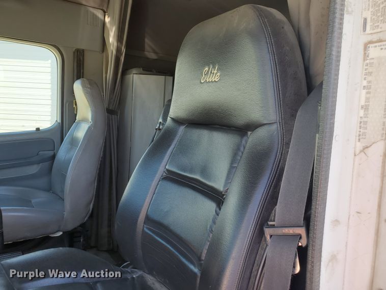 image for item GK9990 2005 Freightliner Columbia 120  semi truck