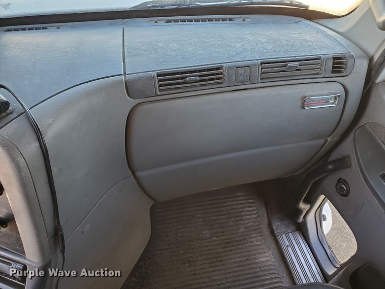 image for item GK9990 2005 Freightliner Columbia 120  semi truck