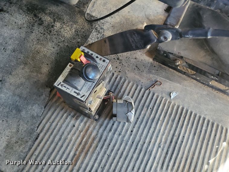 image for item GK9990 2005 Freightliner Columbia 120  semi truck