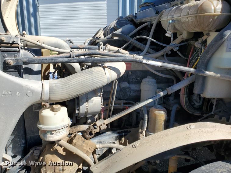 image for item GK9990 2005 Freightliner Columbia 120  semi truck