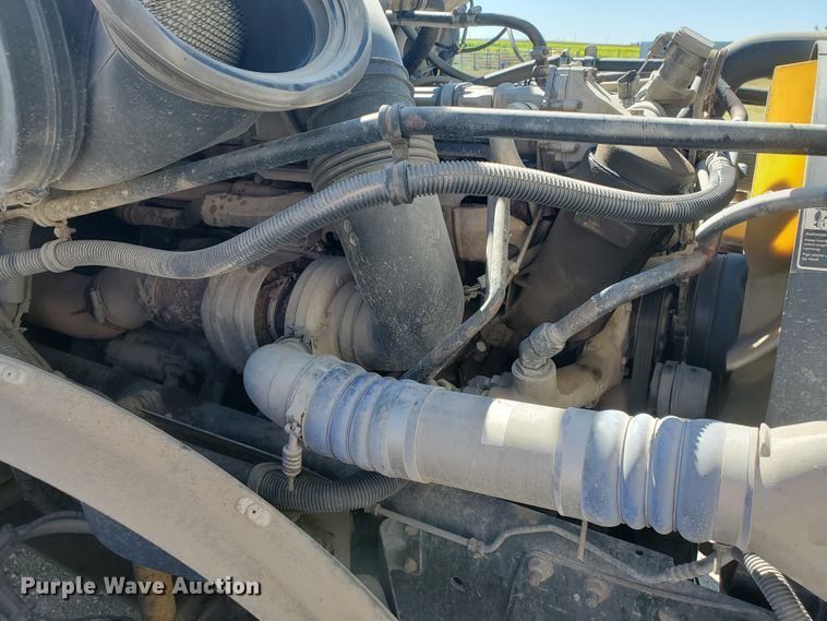 image for item GK9990 2005 Freightliner Columbia 120  semi truck