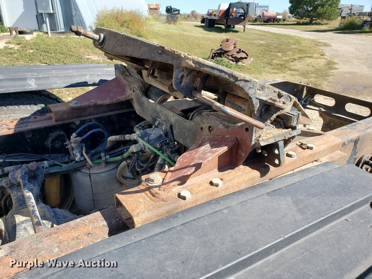 image for item GK9990 2005 Freightliner Columbia 120  semi truck