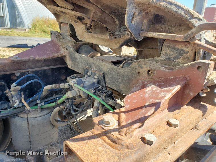 image for item GK9990 2005 Freightliner Columbia 120  semi truck