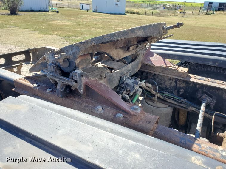 image for item GK9990 2005 Freightliner Columbia 120  semi truck