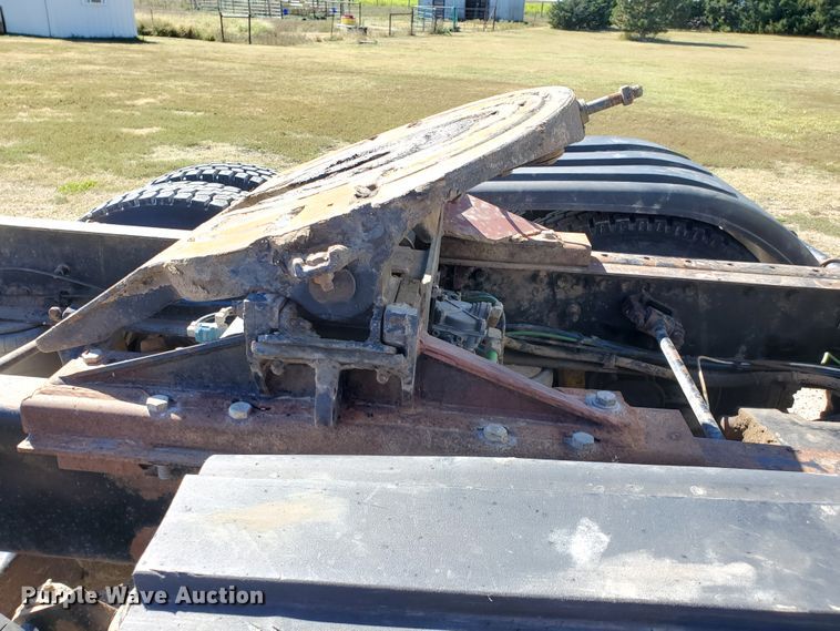 image for item GK9990 2005 Freightliner Columbia 120  semi truck