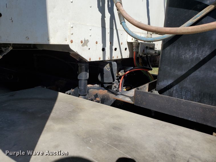 image for item GK9990 2005 Freightliner Columbia 120  semi truck