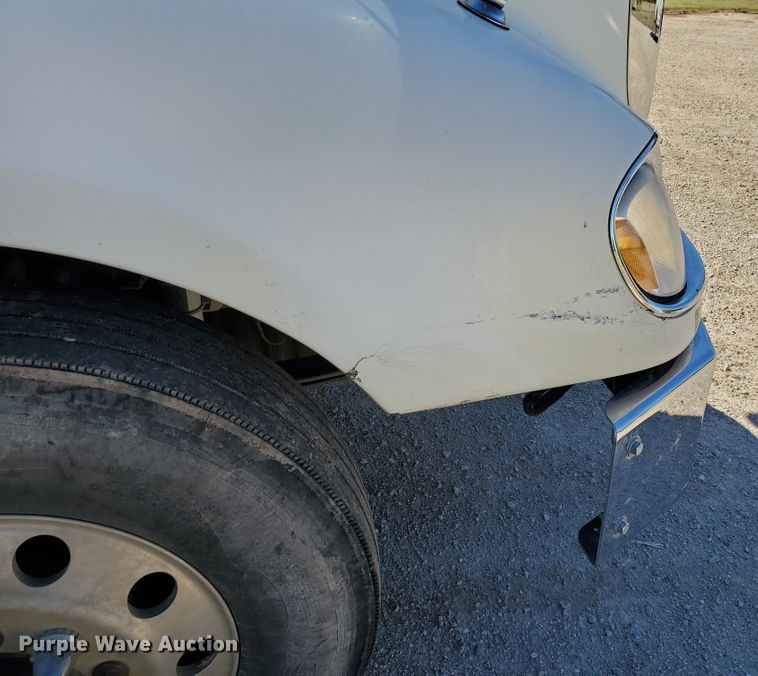 image for item GK9990 2005 Freightliner Columbia 120  semi truck