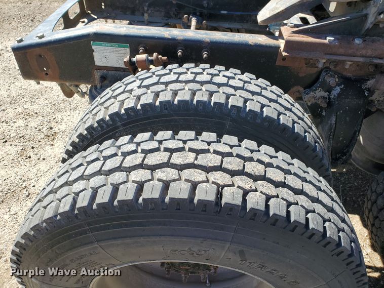 image for item GK9990 2005 Freightliner Columbia 120  semi truck