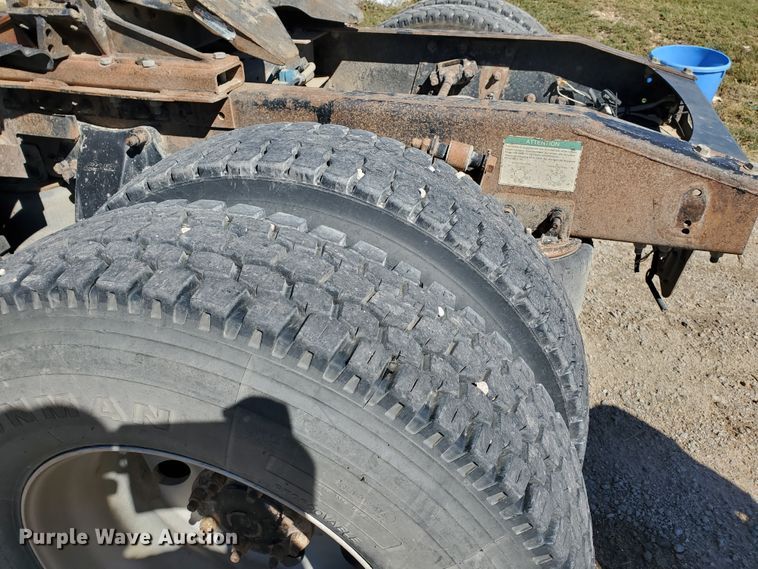 image for item GK9990 2005 Freightliner Columbia 120  semi truck