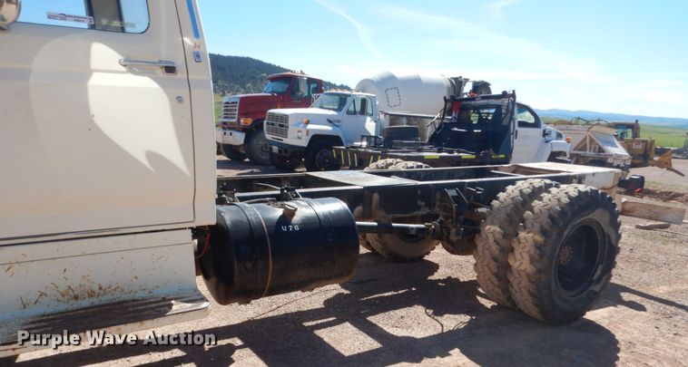 image for item HI9816 1983 Ford F700  truck cab and chassis