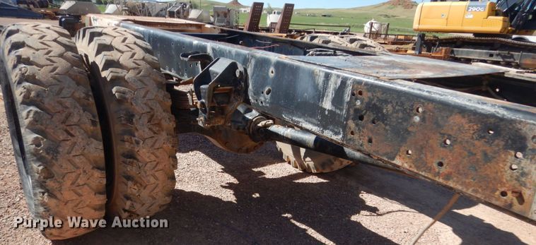 image for item HI9816 1983 Ford F700  truck cab and chassis