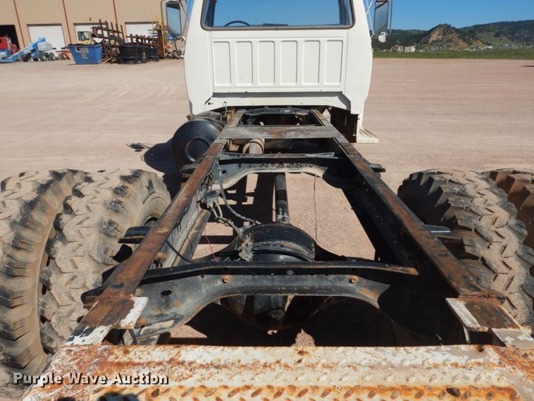 image for item HI9816 1983 Ford F700  truck cab and chassis