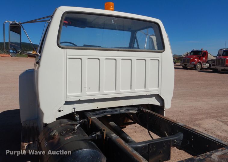 image for item HI9816 1983 Ford F700  truck cab and chassis