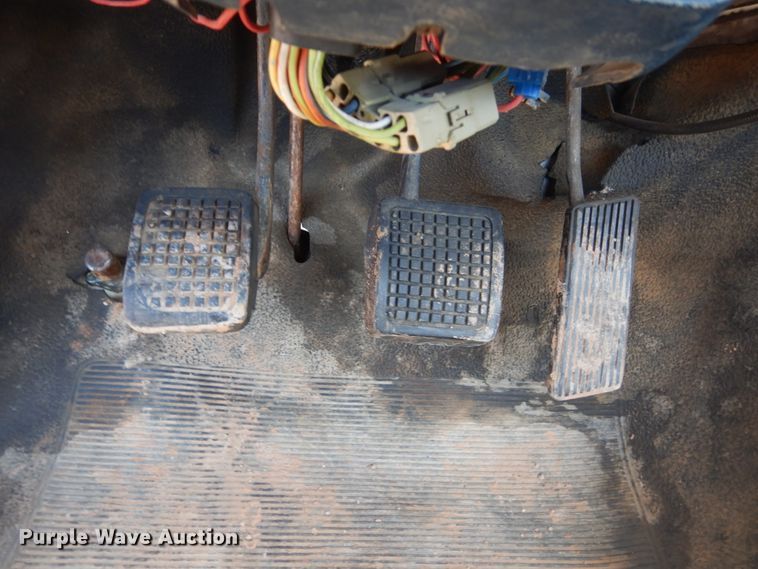 image for item HI9816 1983 Ford F700  truck cab and chassis