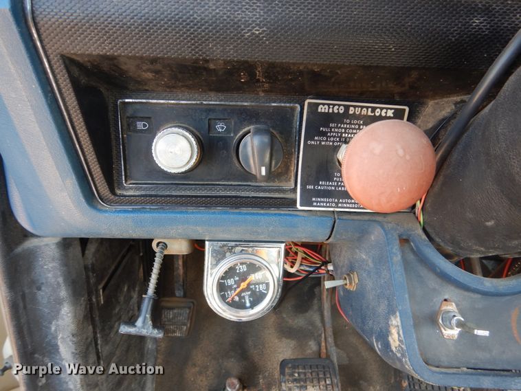 image for item HI9816 1983 Ford F700  truck cab and chassis