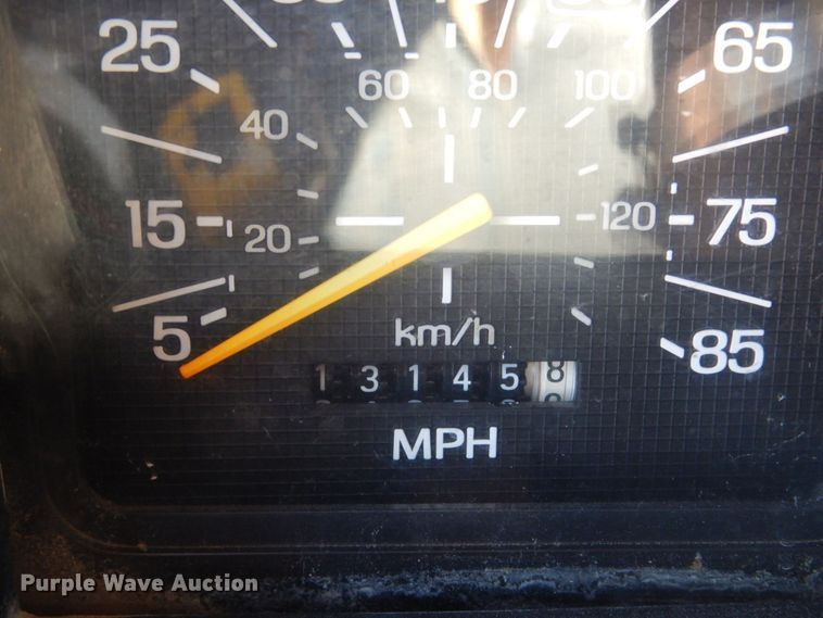 image for item HI9816 1983 Ford F700  truck cab and chassis