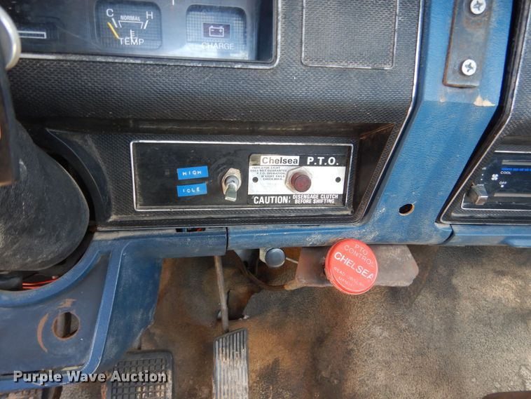 image for item HI9816 1983 Ford F700  truck cab and chassis