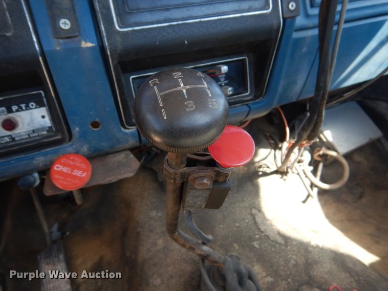 image for item HI9816 1983 Ford F700  truck cab and chassis