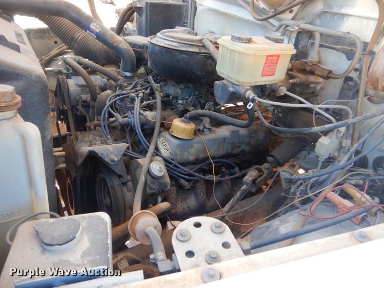 image for item HI9816 1983 Ford F700  truck cab and chassis