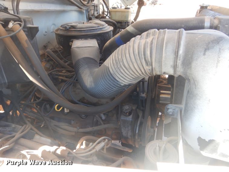 image for item HI9816 1983 Ford F700  truck cab and chassis