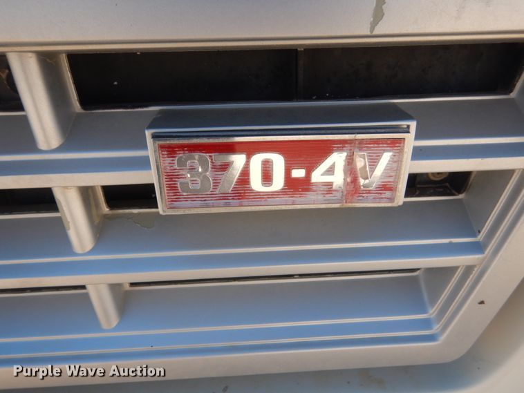 image for item HI9816 1983 Ford F700  truck cab and chassis