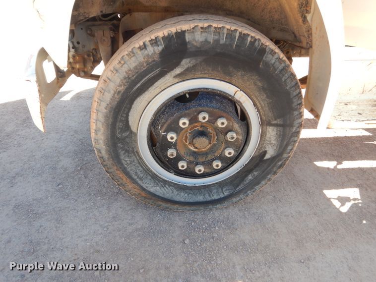 image for item HI9816 1983 Ford F700  truck cab and chassis