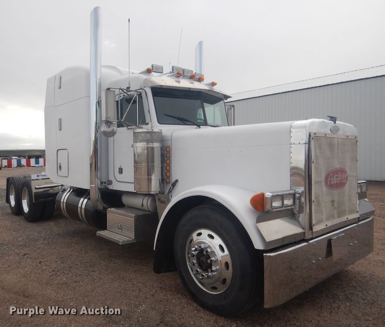 image for item HU9304 1999 Peterbilt 379  semi truck