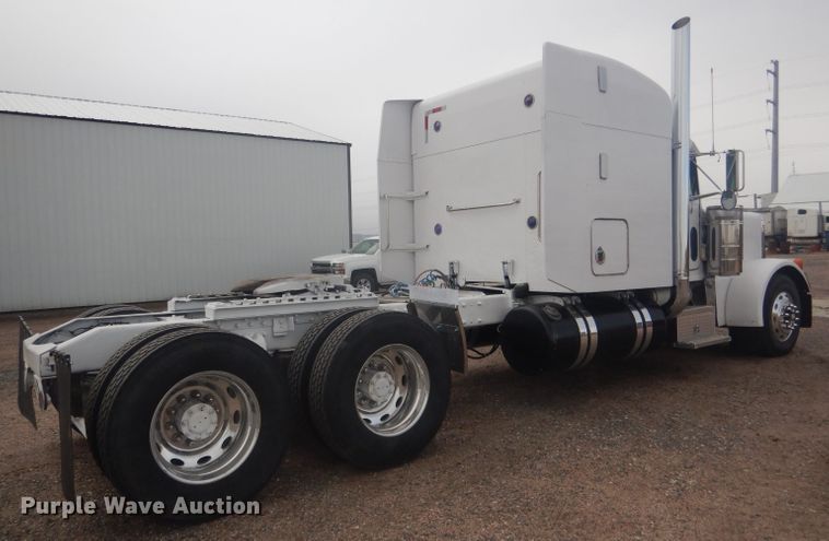 image for item HU9304 1999 Peterbilt 379  semi truck