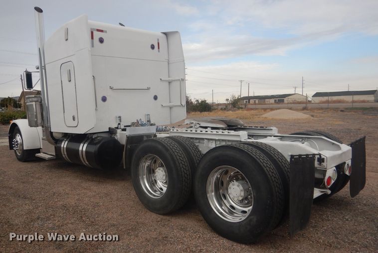 image for item HU9304 1999 Peterbilt 379  semi truck