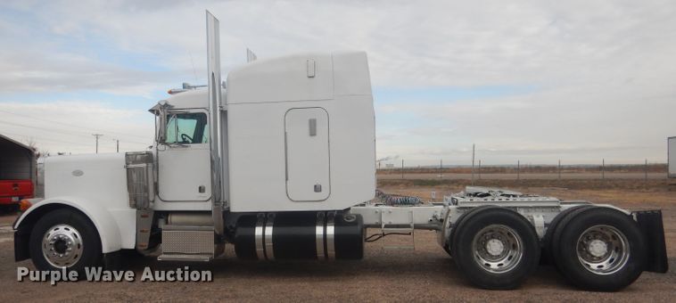 image for item HU9304 1999 Peterbilt 379  semi truck