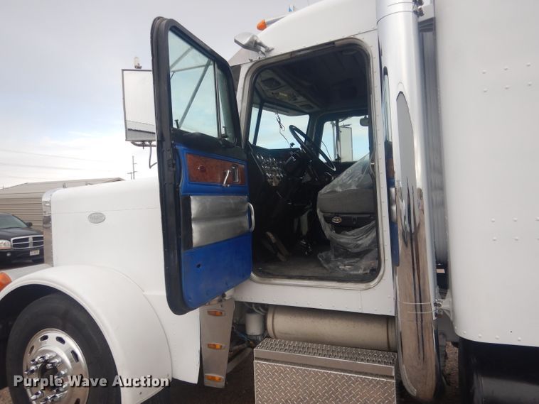 image for item HU9304 1999 Peterbilt 379  semi truck