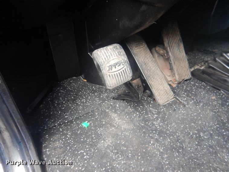 image for item HU9304 1999 Peterbilt 379  semi truck