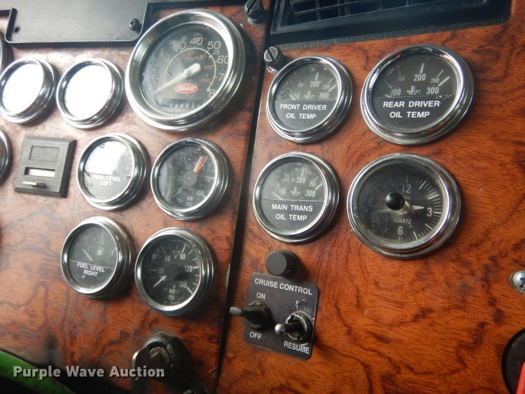 image for item HU9304 1999 Peterbilt 379  semi truck