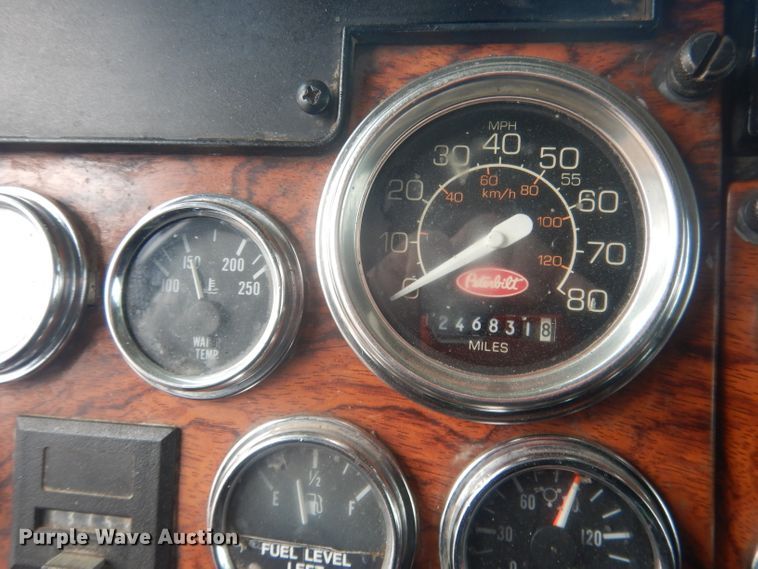 image for item HU9304 1999 Peterbilt 379  semi truck