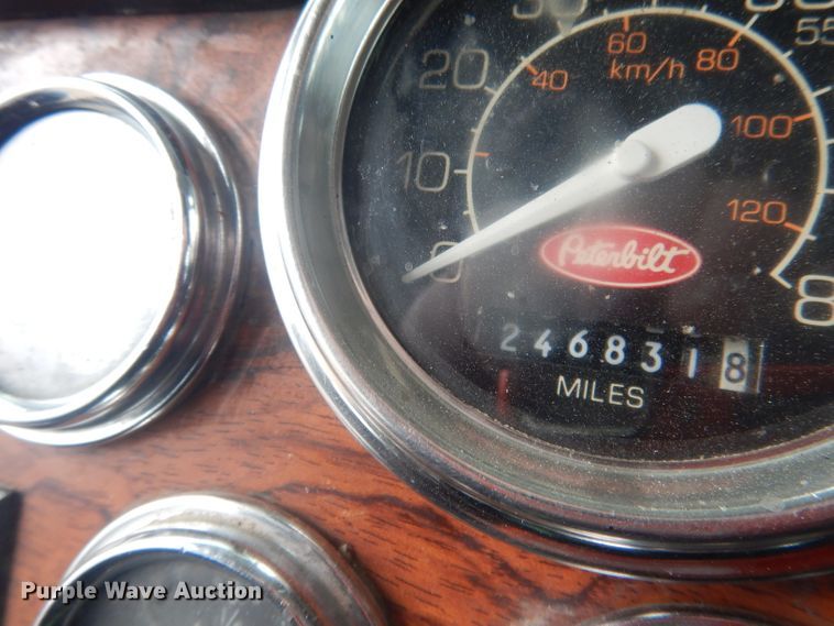 image for item HU9304 1999 Peterbilt 379  semi truck