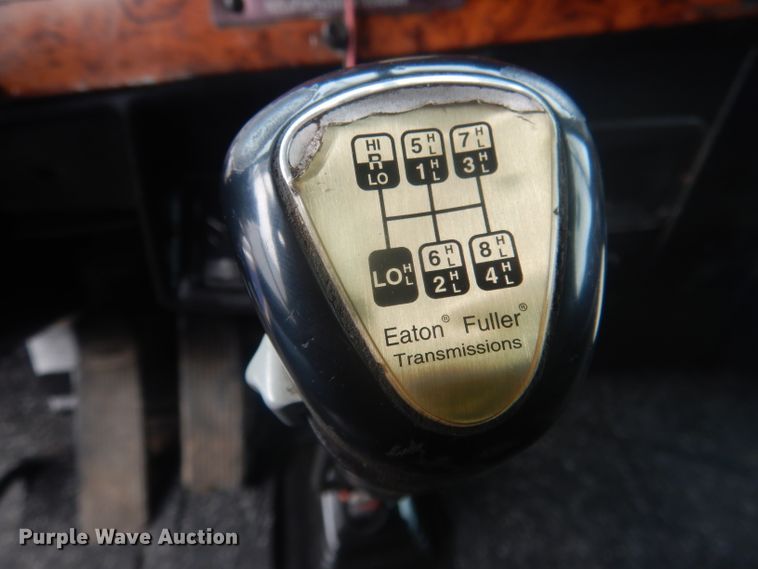 image for item HU9304 1999 Peterbilt 379  semi truck