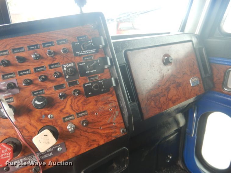 image for item HU9304 1999 Peterbilt 379  semi truck