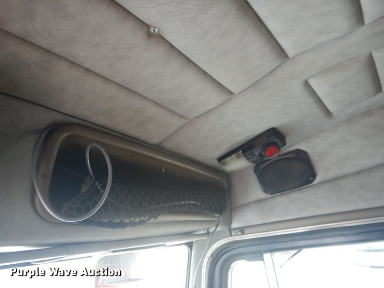 image for item HU9304 1999 Peterbilt 379  semi truck