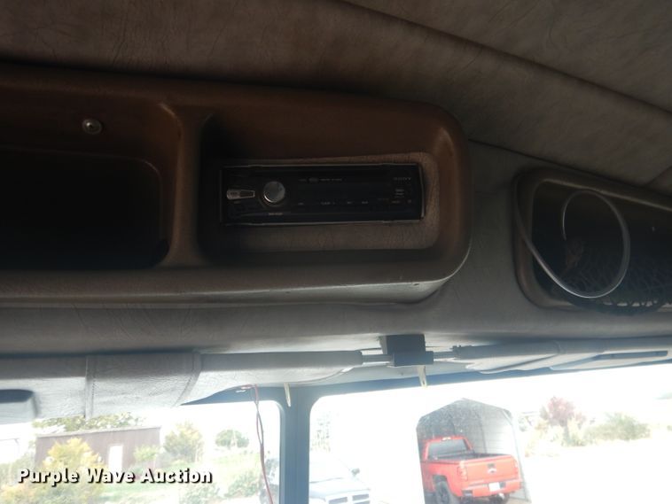 image for item HU9304 1999 Peterbilt 379  semi truck