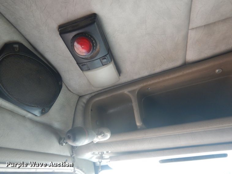 image for item HU9304 1999 Peterbilt 379  semi truck