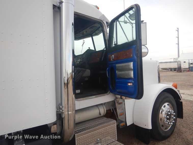 image for item HU9304 1999 Peterbilt 379  semi truck