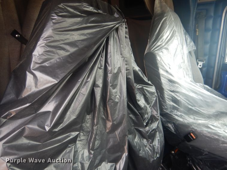 image for item HU9304 1999 Peterbilt 379  semi truck