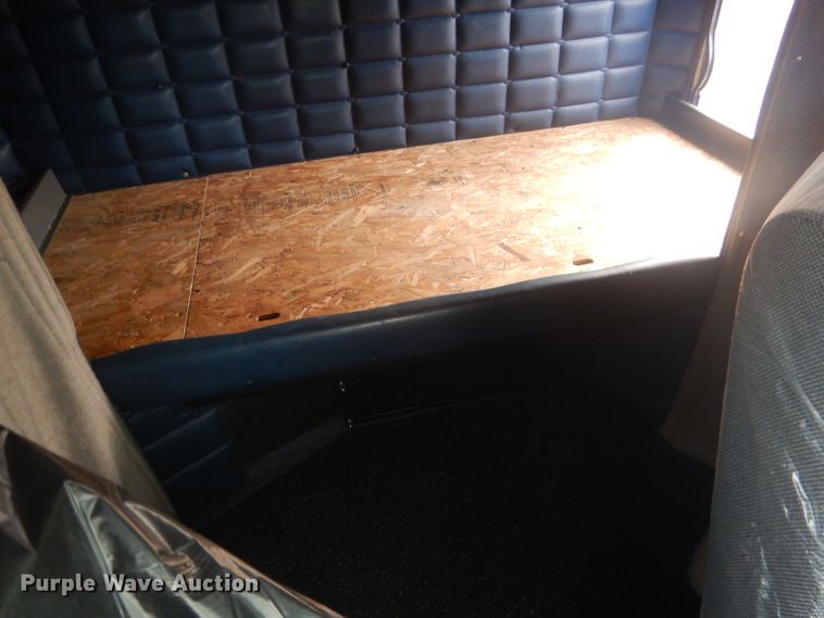 image for item HU9304 1999 Peterbilt 379  semi truck