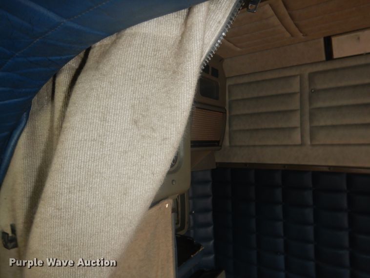 image for item HU9304 1999 Peterbilt 379  semi truck