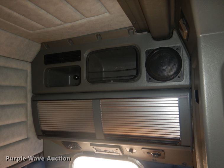 image for item HU9304 1999 Peterbilt 379  semi truck