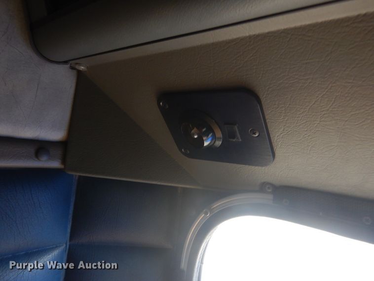 image for item HU9304 1999 Peterbilt 379  semi truck